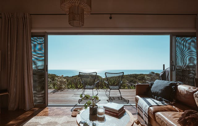 A balcony with a view of the ocean.